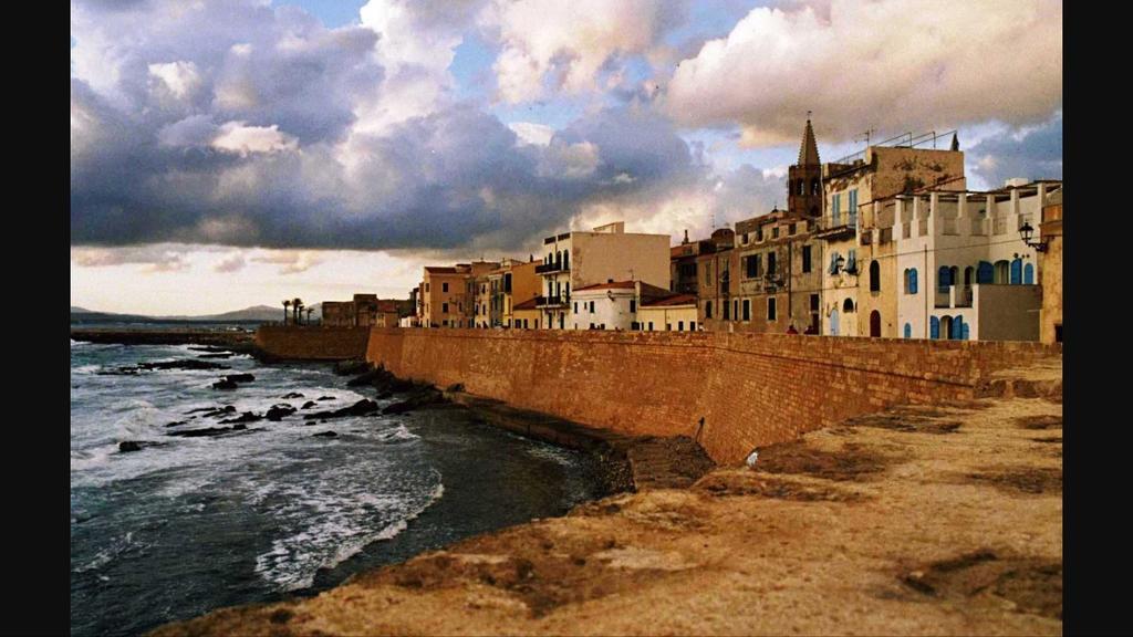 Cozy Apartment Mati Alghero Historic Center Luaran gambar